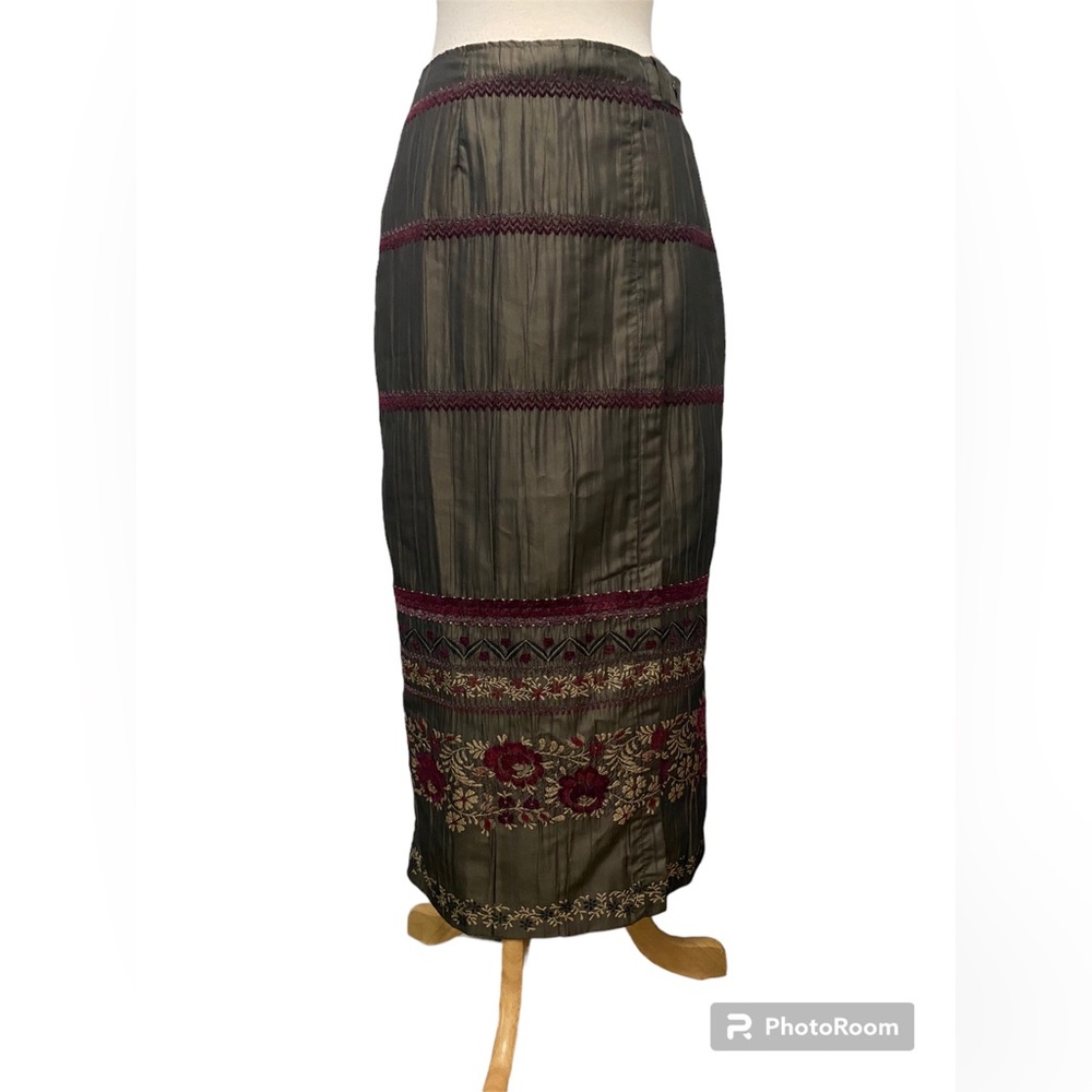 Intriguing Threads beautifully embroidered roses flowers green midi skirt 6